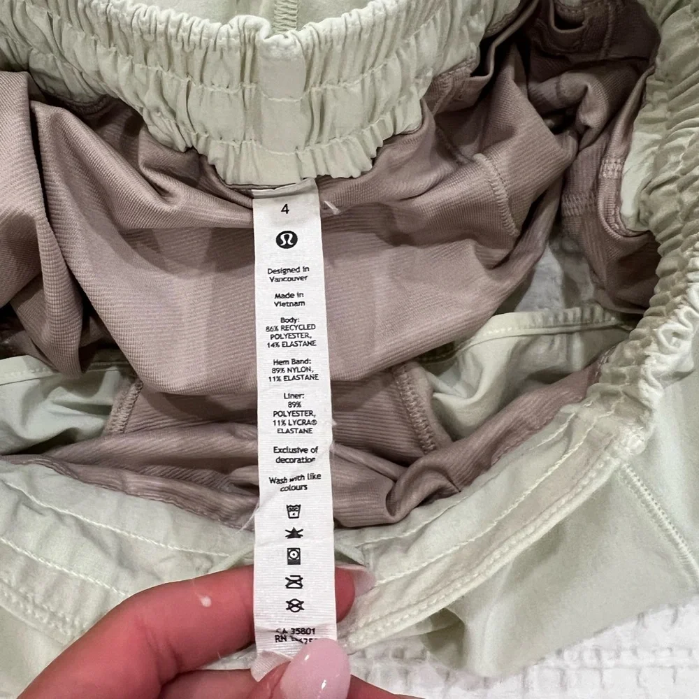 Lululemon Hotty Hots 2.5in, low rise, Elixir - Picture 6 of 7